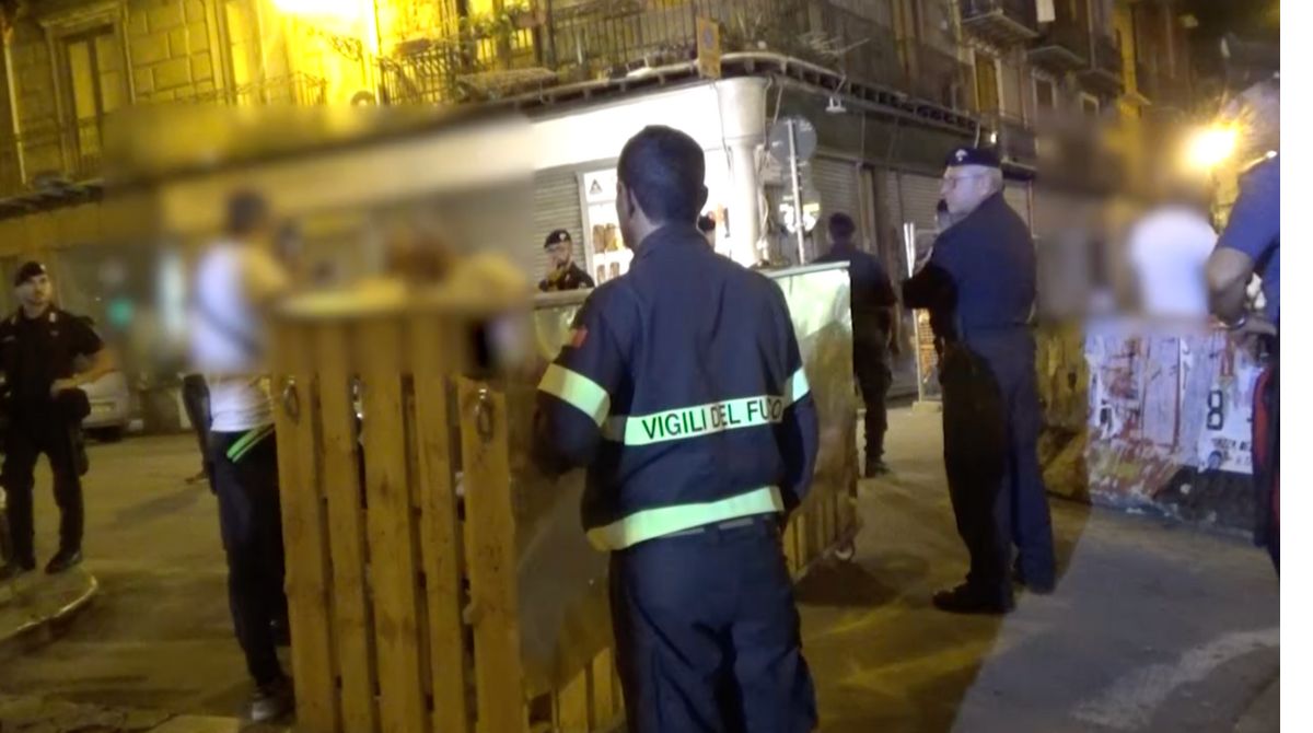 Controlli interforze alla Vucciria di Palermo: sequestrati panchetti abusivi