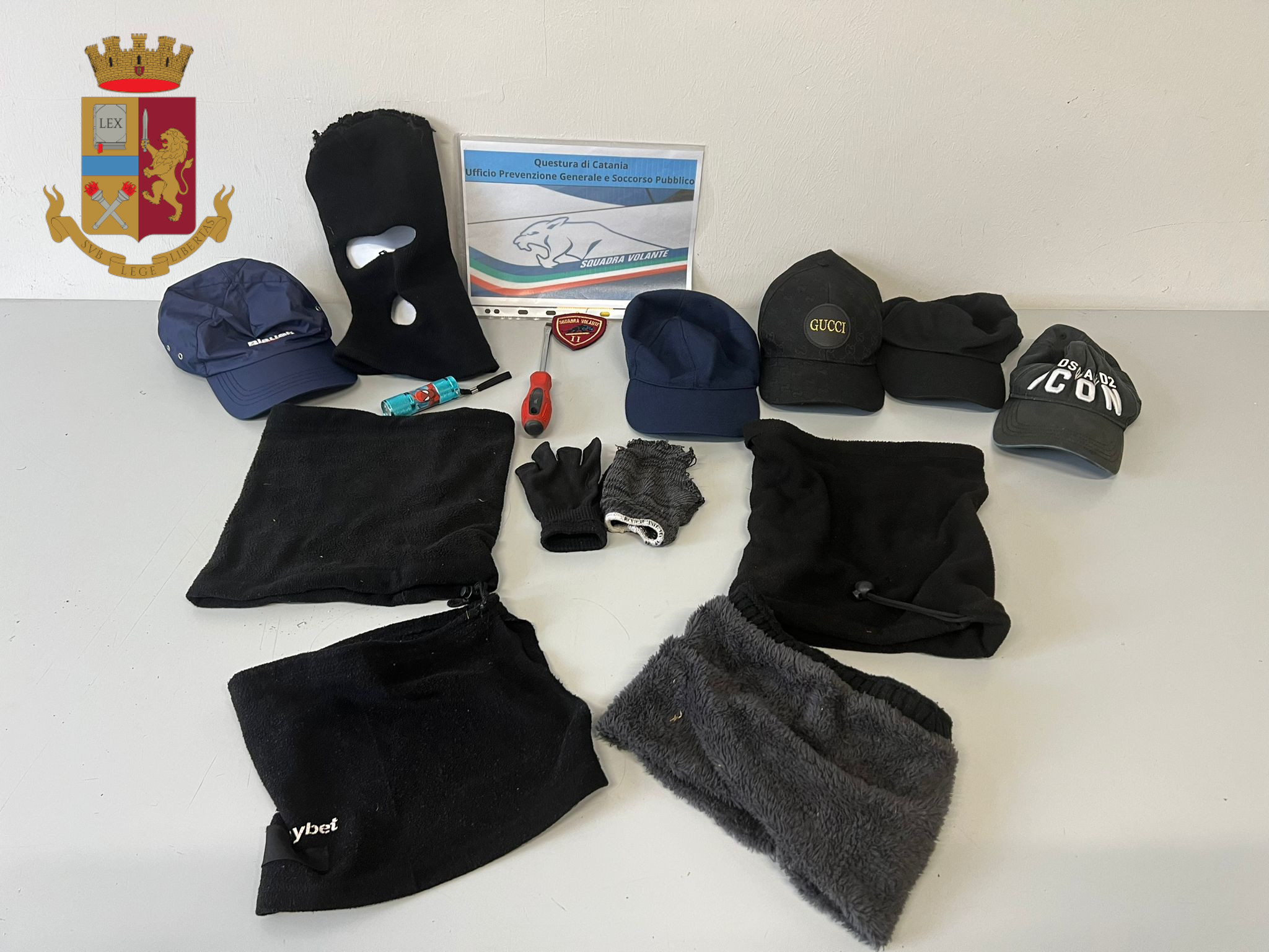 Fermati cinque pregiudicati con arnesi da scasso in auto