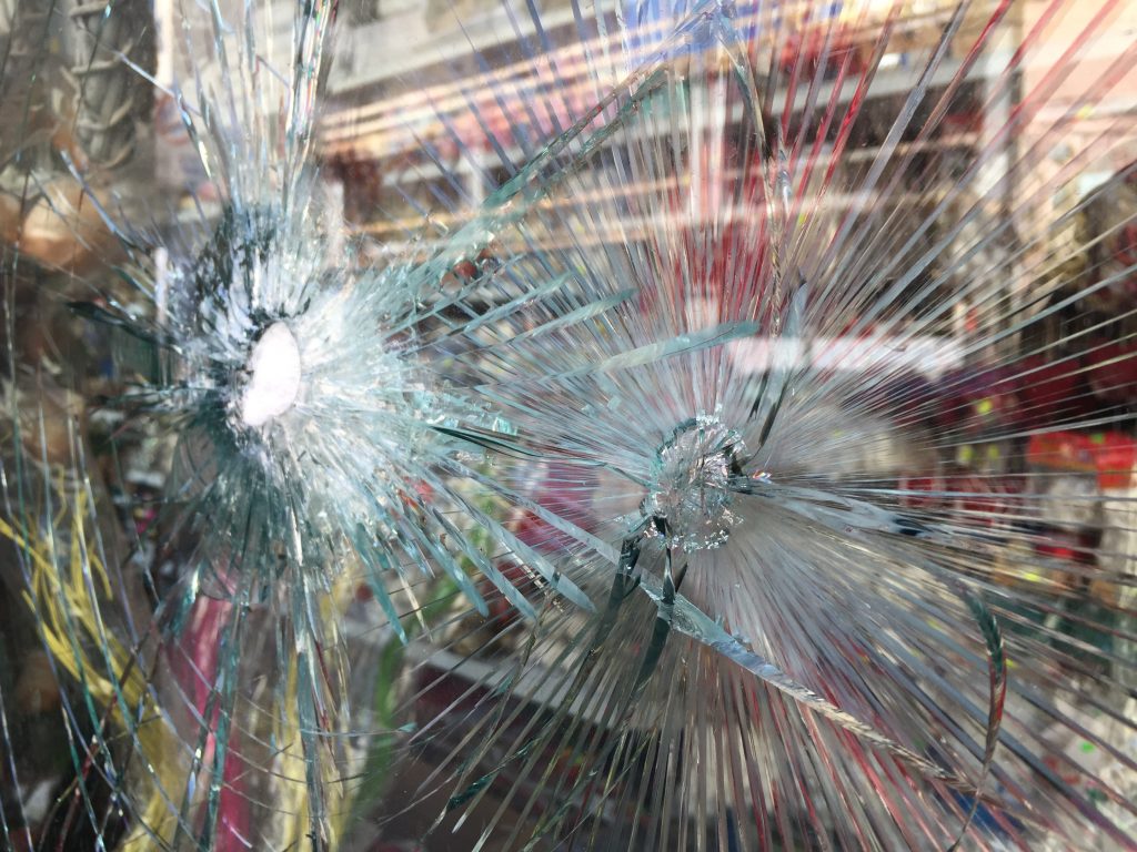 Palermo, sventati due furti e una spaccata ai danni di un negozio