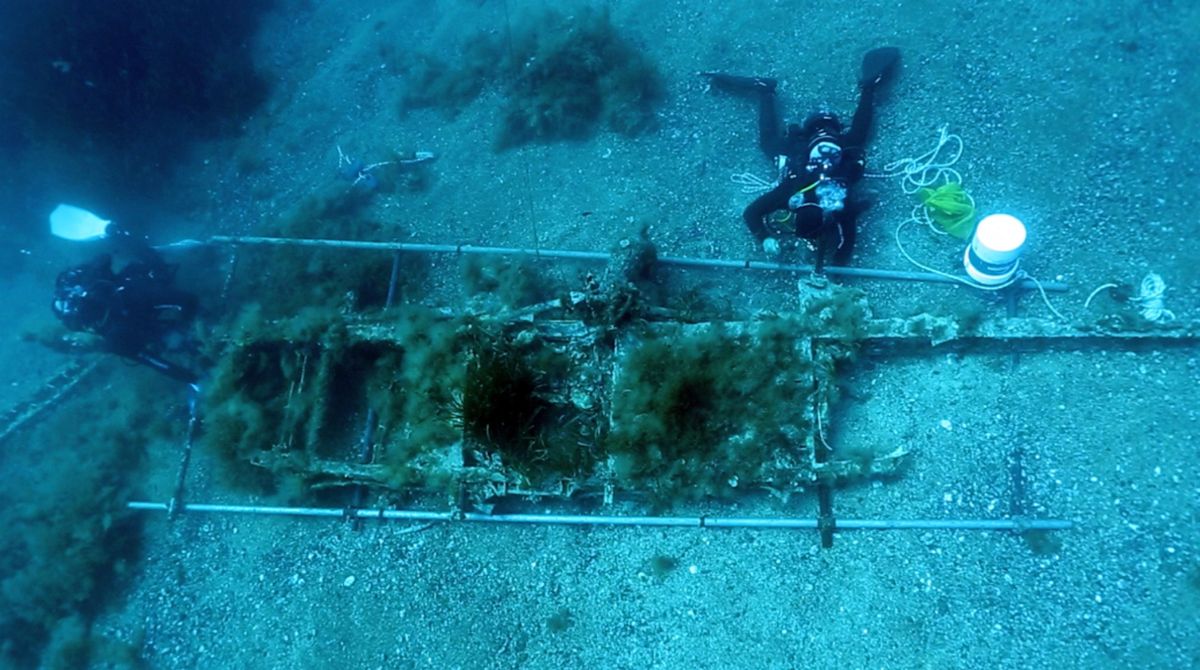 Pantelleria, recuperato dai fondali un aereo della seconda guerra mondiale