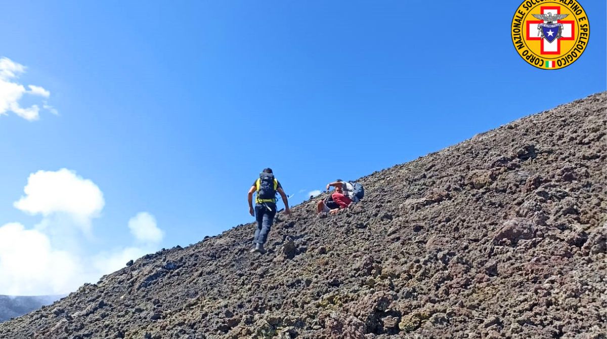 Soccorsa una turista infortunata sull’Etna, avventurata da solo fino a 3.200mt