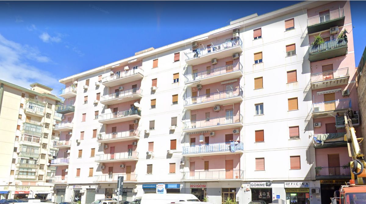 Donna trovata morta in un ascensore bloccato a Palermo