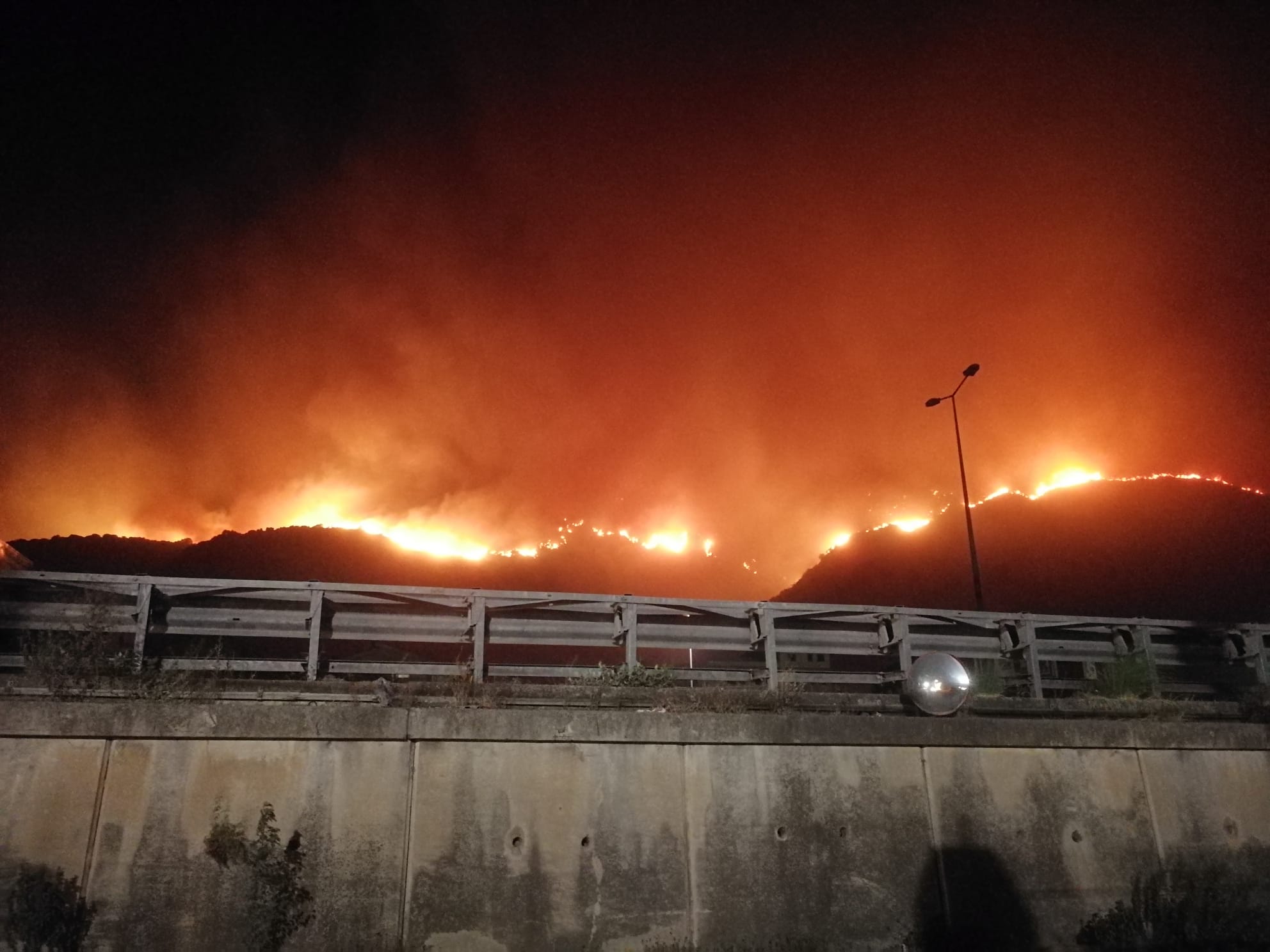 Incendi in Sicilia, Schifani: “In arrivo vigili del fuoco da altre regioni”