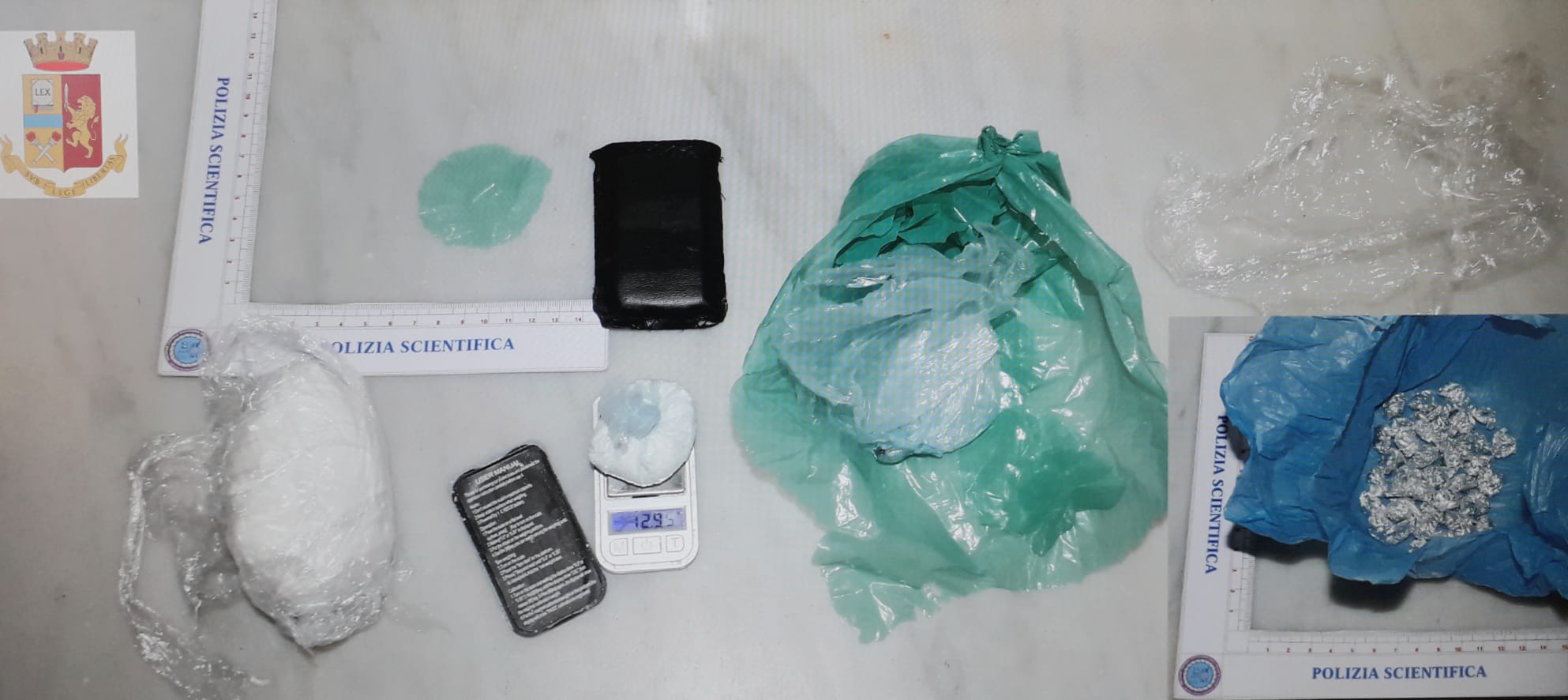 Sequestrati 100 gr di cocaina in una palazzina a Catania