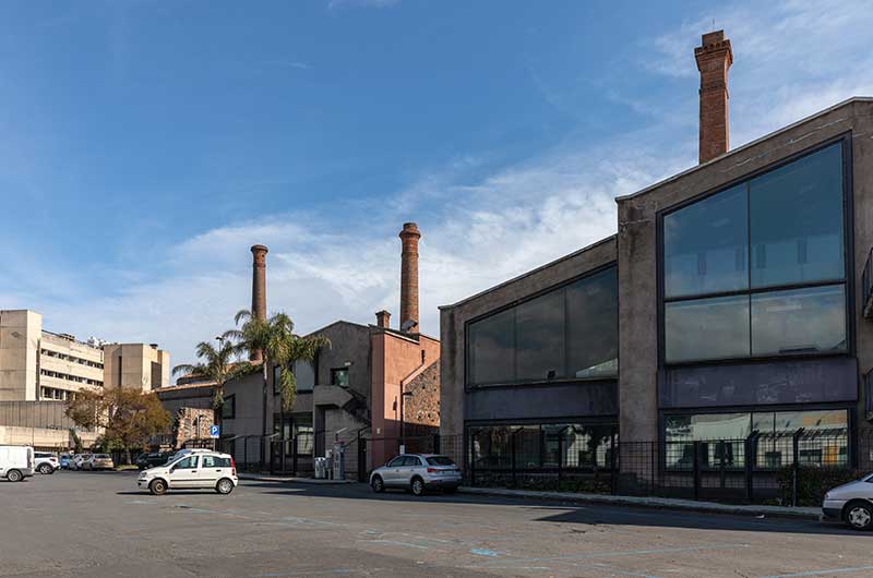 Emergenza caldo, decine le persone ospitate nei locali climatizzati delle Ciminiere