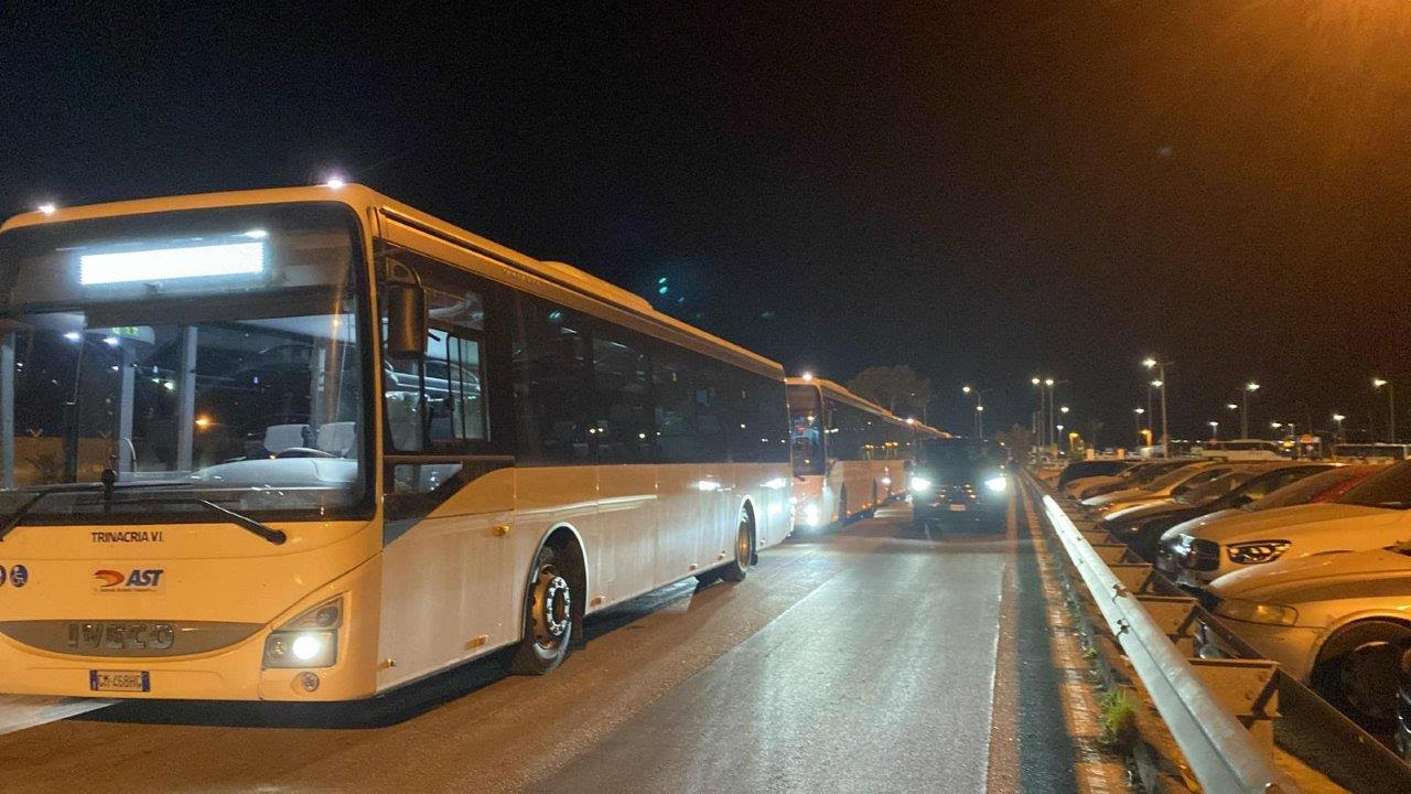 Emergenza Fontanarossa: 24 nuovi bus per riportare i passeggeri a Catania