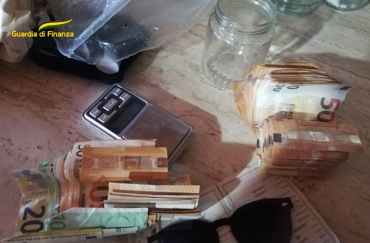 Spacciava droga a Lampedusa, uomo arrestato con mezzo kg di cocaina