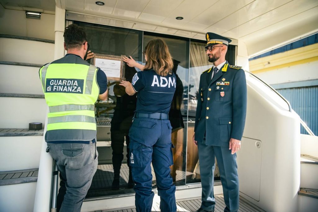 Sequestrato uno yacht  a Trapani introdotto illecitamente in Italia