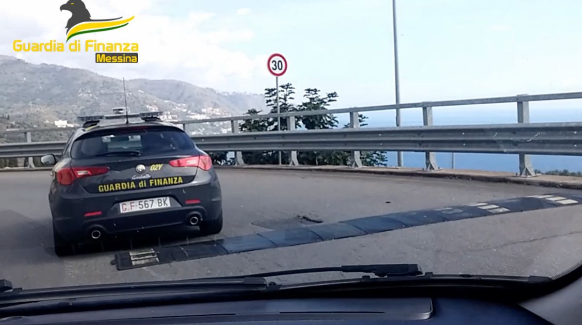 Costringeva le dipendenti a restituire parte dello stipendio, nei guai un imprenditore