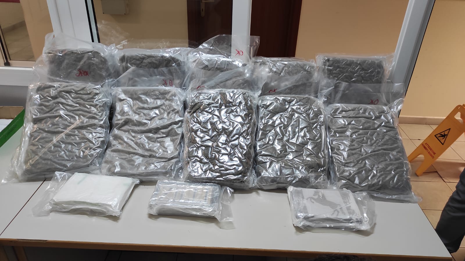 Sequestro di cocaina e marijuana al porto di Pozzallo