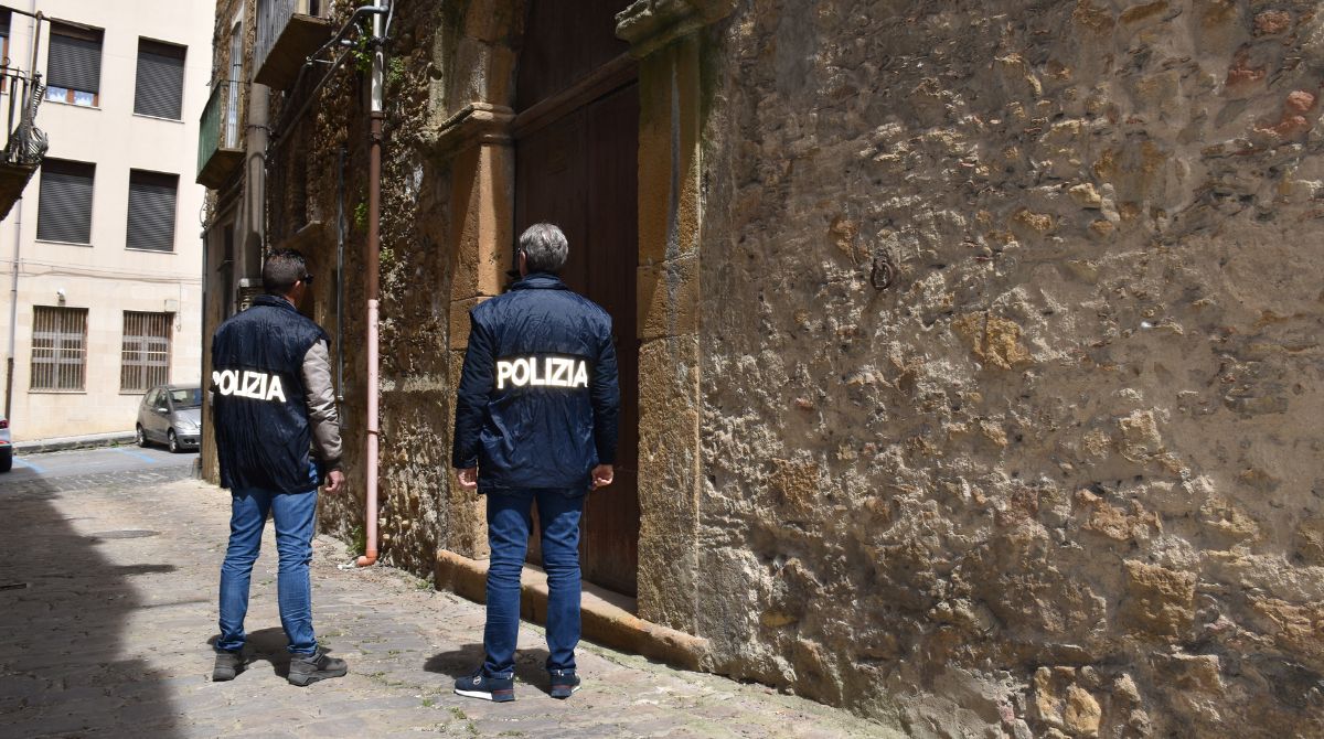 Minacce e botte alla fidanzata, arrestato un uomo a Enna