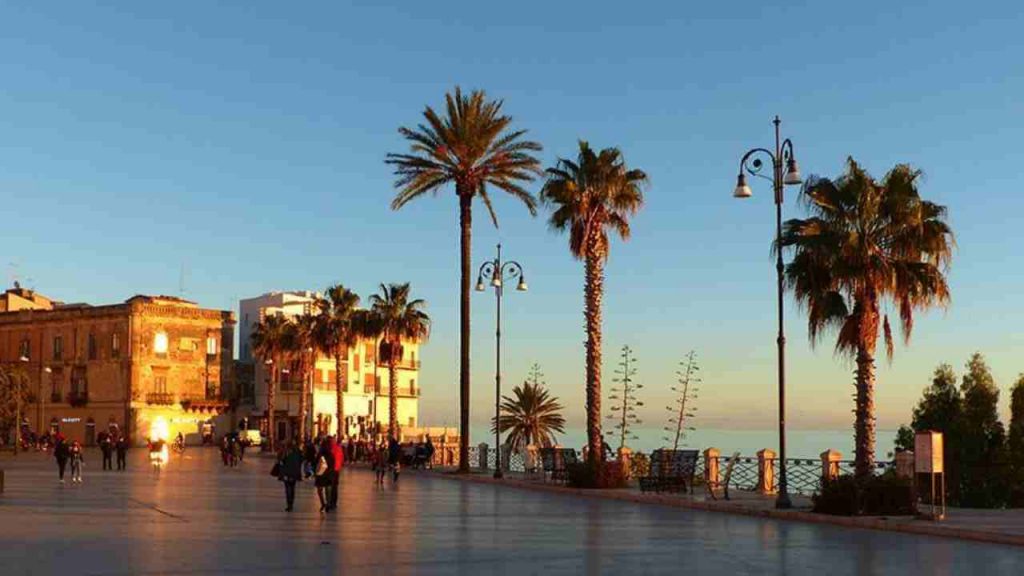“La piazza con la vista più bella d’Italia”: si trova in provincia di Agrigento e ha fatto innamorare anche Google | Uno spettacolo gratis