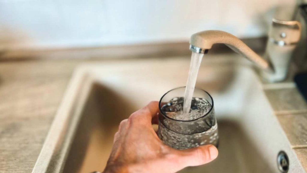 Calcare, eliminalo subito così: nessuno lo sa ma ti costa una cifra a fine anno