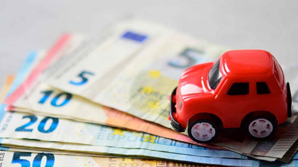 Addio bollo auto, finalmente non sei più costretto a pagarlo: ti basta chiedere questo foglio in comune | Corri a farlo