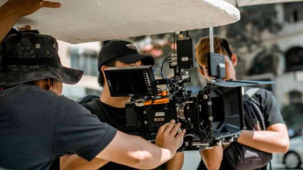 “Si cercano uomini e donne per film siciliano”: richiesta urgente di comparse per film con Nino Frassica | Come partecipare al casting”