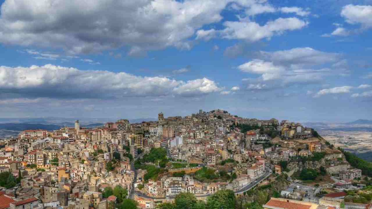 Sarà proclamato il “Comune della gentilezza”: questo angolo di paradiso si trova in Sicilia in una delle zone più belle e affascinanti