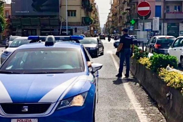 Denunciati a Catania due “lavavetri” per molestie agli automobilisti