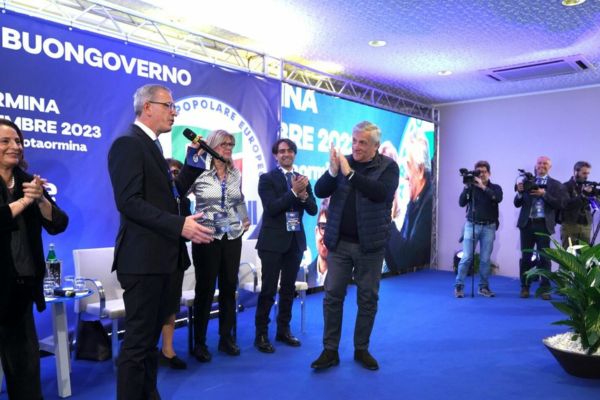 Forza Italia, a Taormina il meeting con 2 mila partecipanti e 70 interventi
