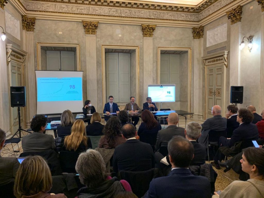 Intesa Sanpaolo, da ogni euro al terzo settore valore doppio nel sociale