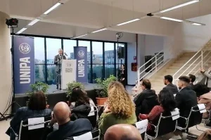 Un omaggio e un augurio per il futuro agli studenti neoiscritti, ma anche un tributo a un’annata...