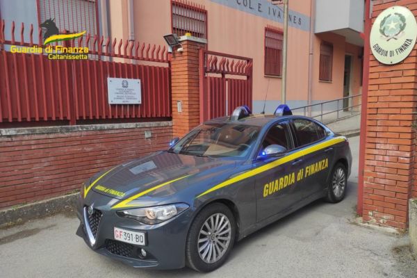 Diciannove misure cautelari a imprenditori per reati tributari