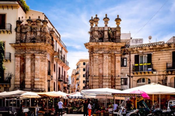 Il Mercato del capo di Palermo si illumina e si colora per Natale