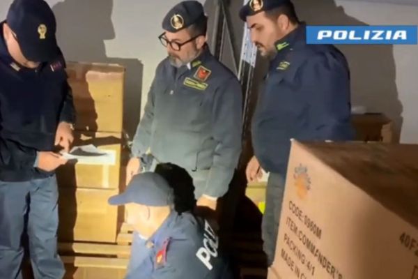 Sequestrati petardi, razzi ed esplodenti a comerciante di Messina