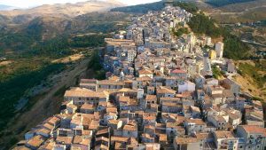 Il borgo incastonato nella roccia - fonte_web - sicilianews24.it