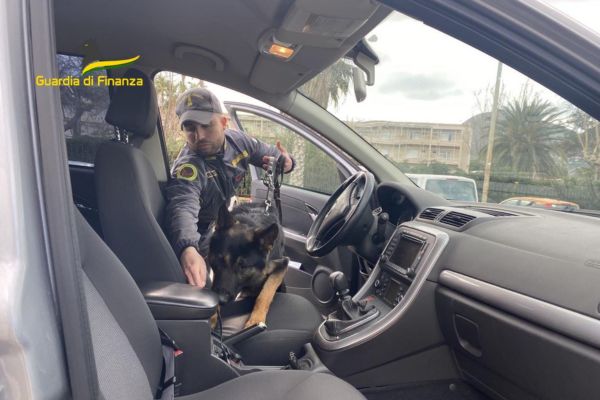 Spaccio di crack a Palermo, in carcere due giovani di Brancaccio