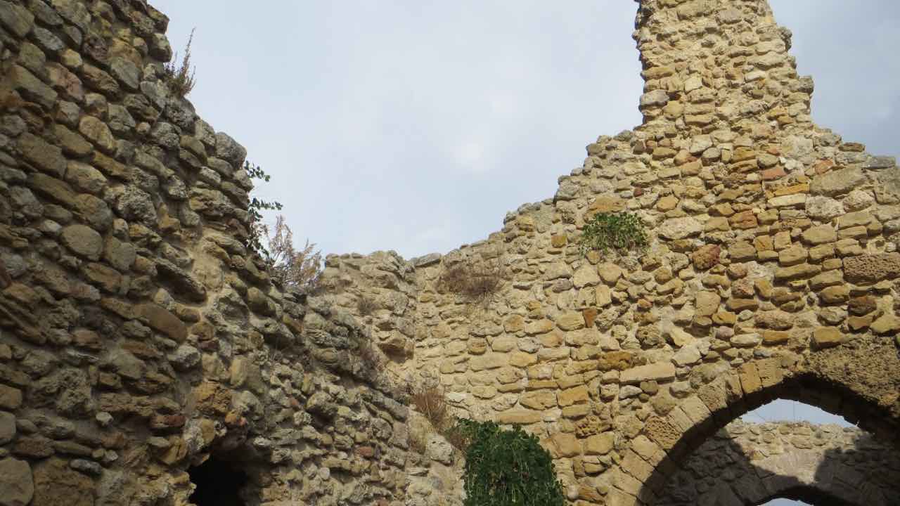 In Sicilia c’è una fortezza maledetta: incredibile cosa successo dentro le sue mura I Una storia da brividi