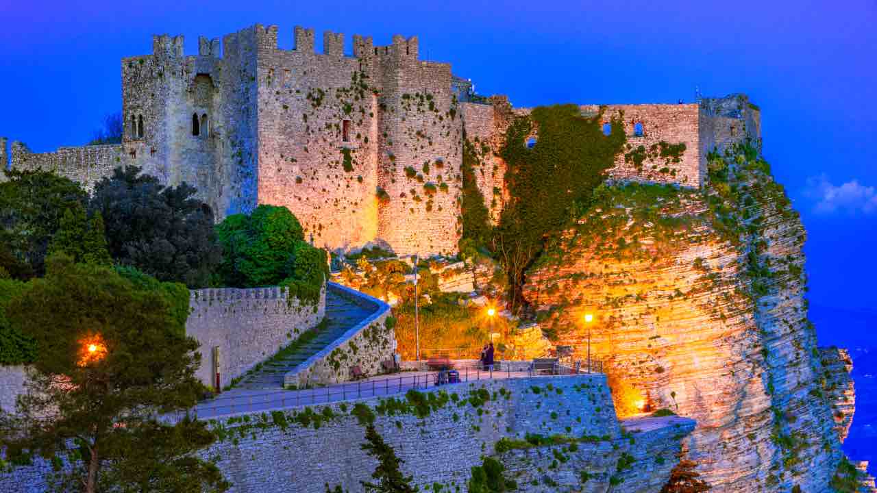 Sicilia da brividi: in questo castello vaga un fantasma dal cuore rotto | A Caltanissetta le prove della sua esistenza