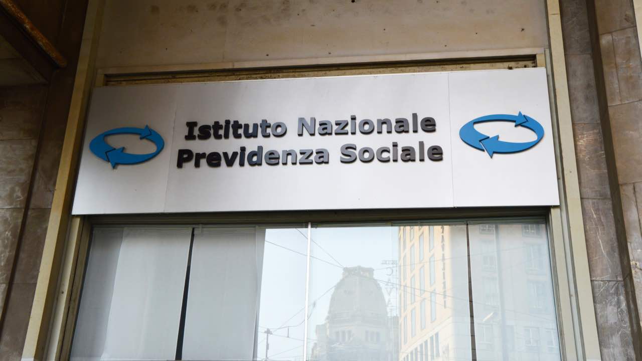 Pensioni, stretta epocale: il modulo INPS è da compilare entro questa data | Rischi di perdere l’intero importo