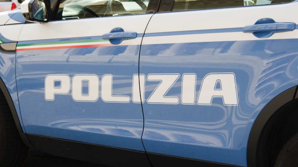 Dramma della solitudine a Noto: uomo trovato morto in casa dopo un mese