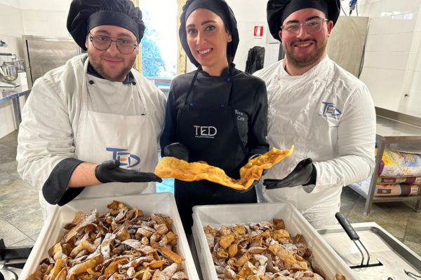 Pizza (e chiacchiere) in piazza, a Palermo il Carnevale si anticipa con una ‘chiacchiera’ da record