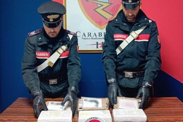 Sbarca a Messina con oltre 3 chili di cocaina, arrestata