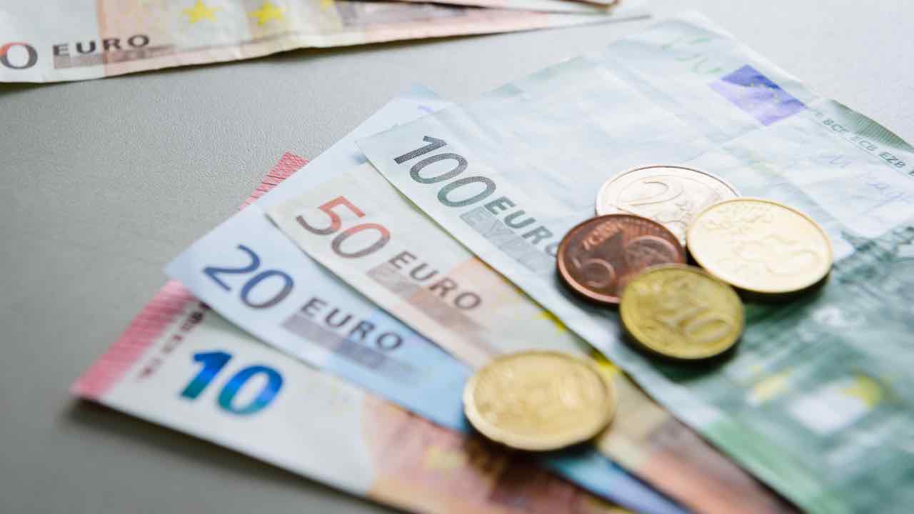 Sicilia, la nuova ‘tassa’ è allucinante: 22 euro da pagare al Comune | Non hai possibilità di scelta