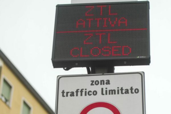 Diecimila auto nella lista bianca della Ztl a Palermo, denuncia del Presidente Amat