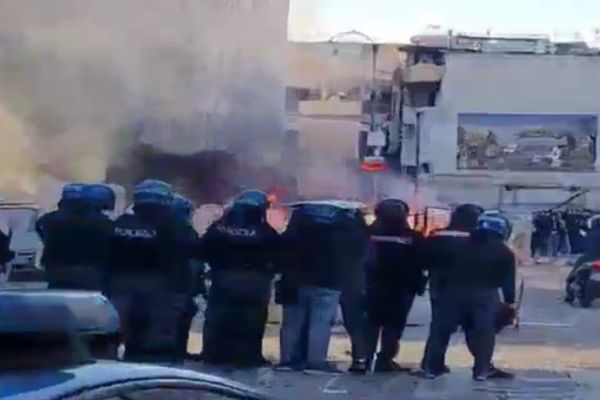 Vampe di San Giuseppe a Palermo, agenti aggrediti, tre in ospedale