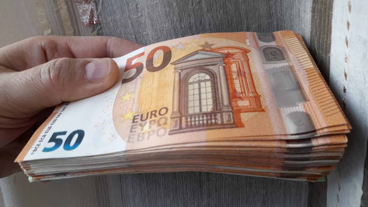 Italiani illusi: soppressa la tassa più fastidiosa di tutte | Ma c’è la trappola: “Prenderemo questi soldi altrove”