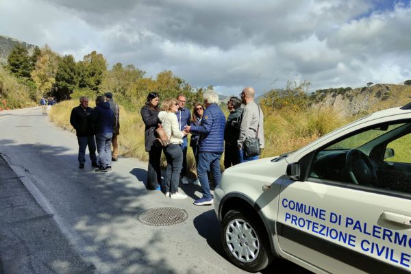 Costone roccioso pericolante a San Martino delle Scale: sopralluogo della Protezione Civile