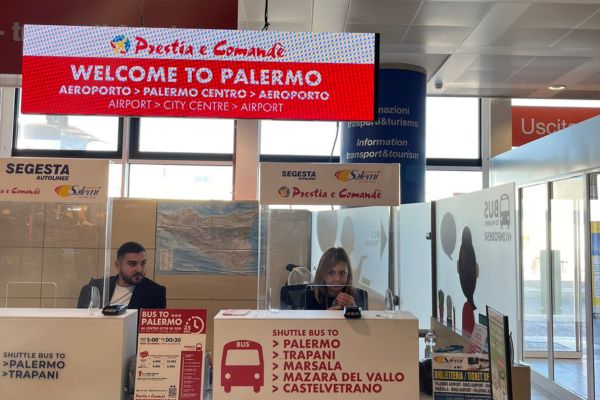 Protesta taxi in aeroporto ‘Falcone Borsellino’ su collegamenti bus aeroporto Punta Raisi