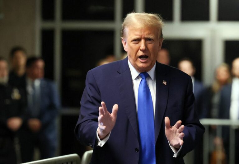 Si apre il processo col messaggio subliminale di Trump a chi dovrà giudicarlo