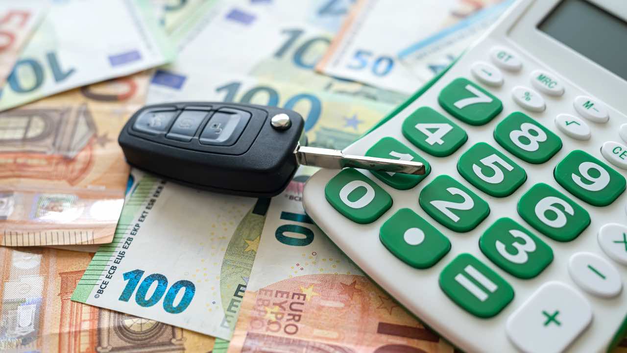 Bollo Auto, falla nel regolamento: dopo i 30 anni, non si paga più | Non possono chiederti più 1€