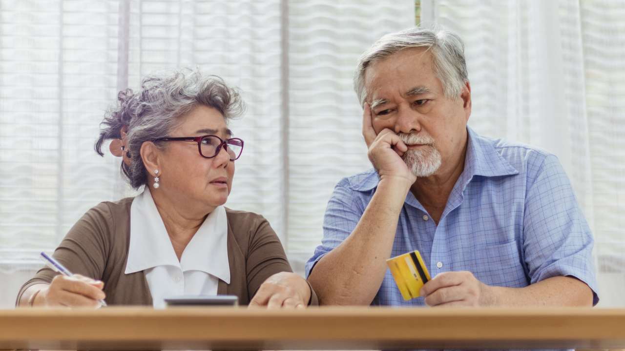 Ci faranno lavorare fino alla tomba | Pensioni, adesso non ci vai neanche a 70 anni: così ha deciso l’INPS