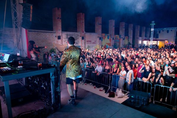 Averna Spazio Open, dalla rassegna “Club Averna” al concerto di Cosmo fino al Pride Village