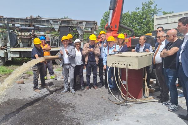 Sgorga l’acqua dal tesrzo pozzo Musa a Bronte nel catanese