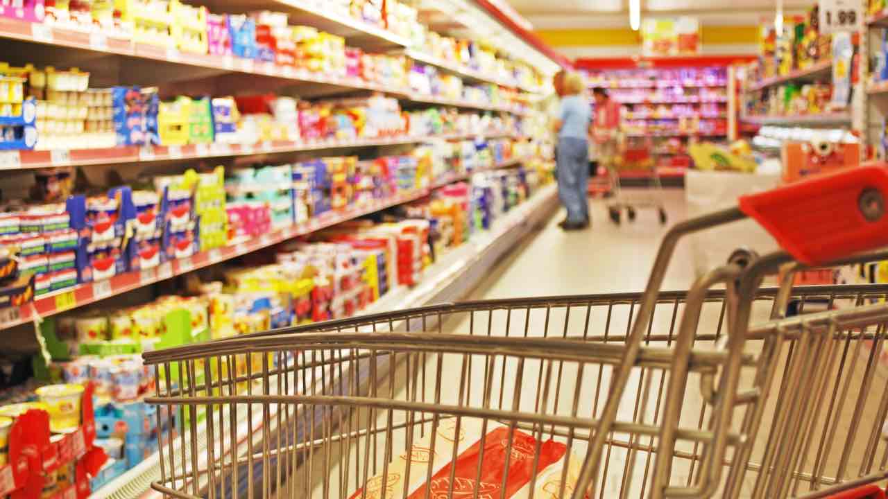 Ci stavano avvelenando | Scoperta la salmonella nell’alimento più mangiato dagli italiani: occhio a questi supermercati