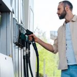 Guerra in Medio Oriente, carburanti alle stelle: famiglie italiane sotto pressione