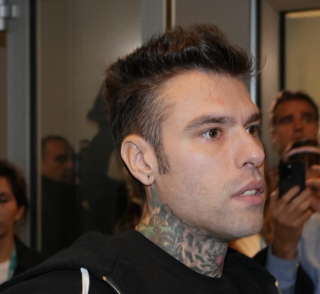 Dimesso dall’ospedale Fedez dopo l’emorragia interna