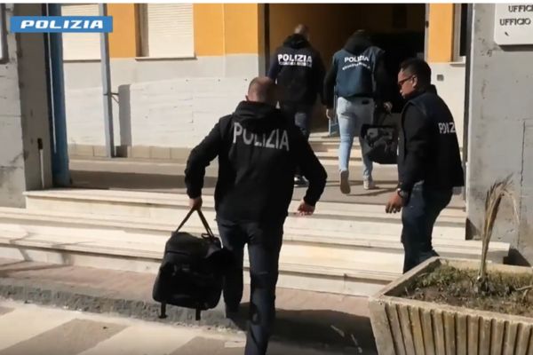 Blitz antimafia, agli arresti esponenti delle famiglie mafiose di Pietraperzia e Regalbuto